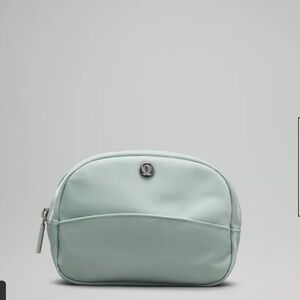 NWT Lululemon Athletica City Essentials Pouch
Mini ✨ASIA EXCLUSIVE ✨